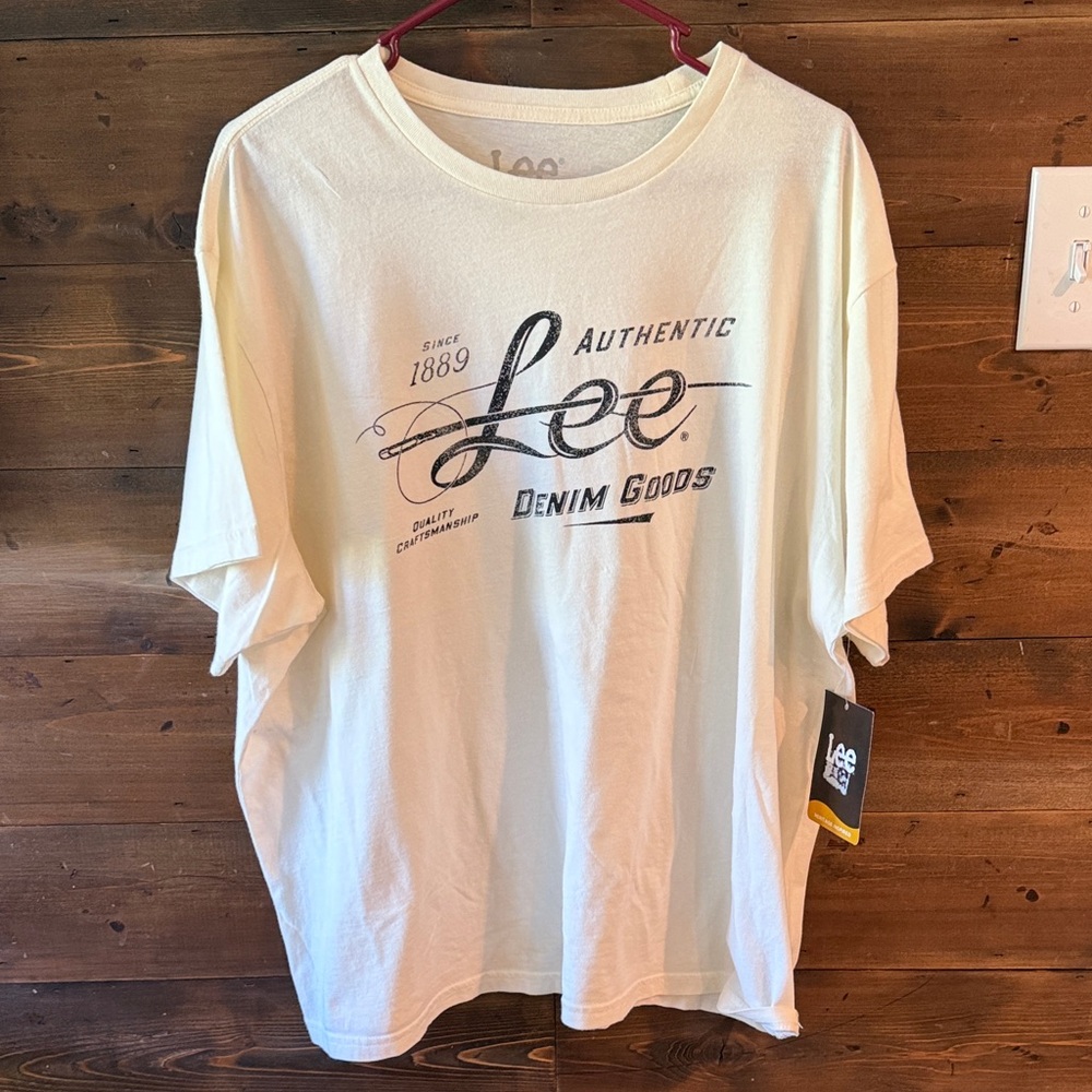 Lee women’s Cream Short-Sleeve Graphic Tee - Black Logo